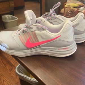 Nike dual fusion x women’s size 8.5